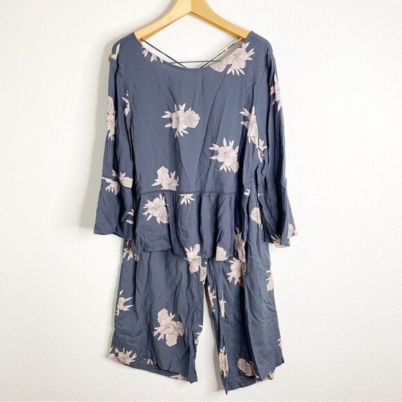 Roxy Gray Floral Two Piece Set Size Large / Extra Large - Picture 1 of 4